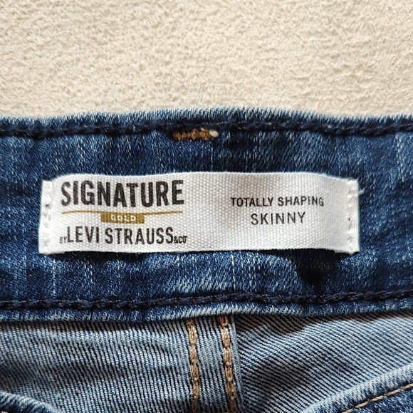 Signature by Levi Strauss Women's Dark Blue Skinny Jeans - Picture 3 of 7